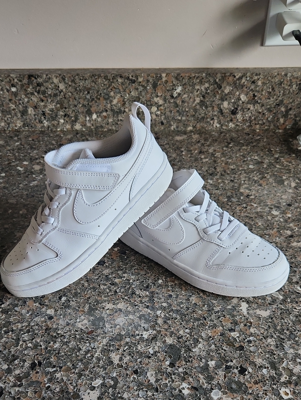 Like New - Nike Court Borough Size Y3